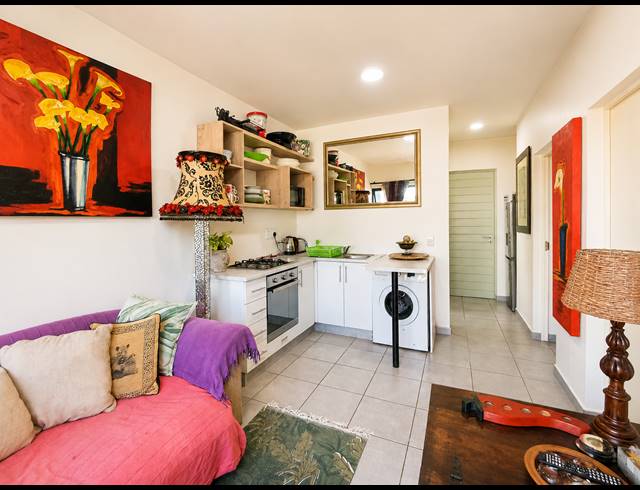 2 BEDROOM APARTMENT FOR SALE IN SHEFFIELD BEACH